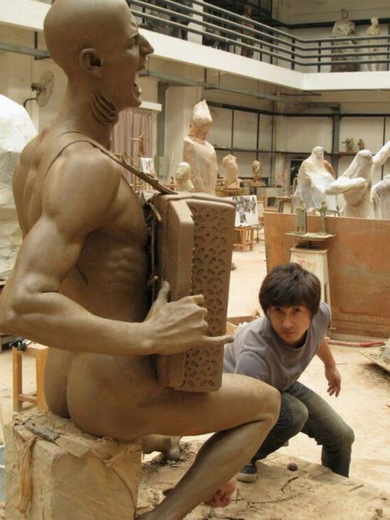Creepy sculpture (11 photos)