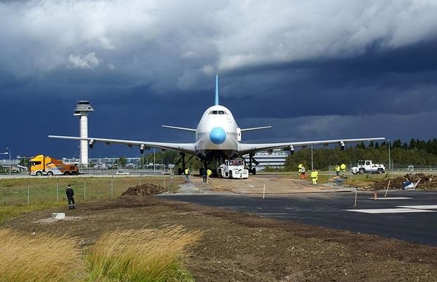 Plane converted into a hostel in Stockholm (14 photos)