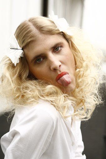 Show your tongue. Excellent photo series (40 photos)