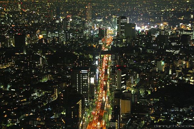 Tokyo by night (23 photos)