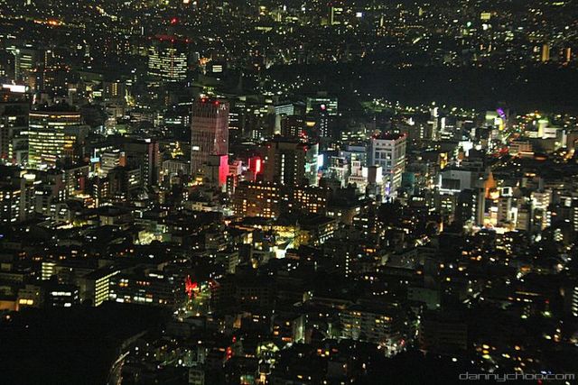 Tokyo by night (23 photos)