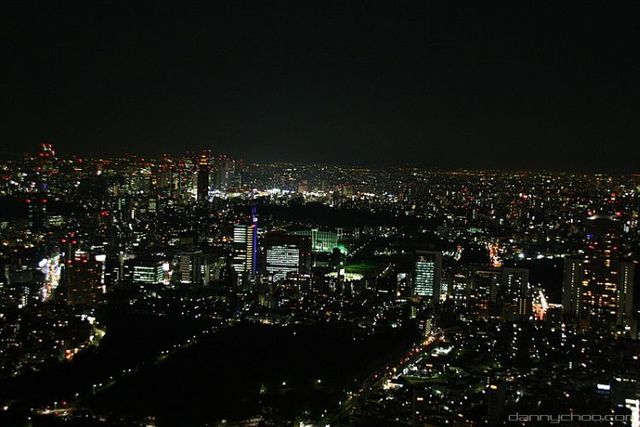Tokyo by night (23 photos)