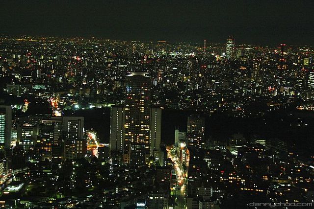 Tokyo by night (23 photos)