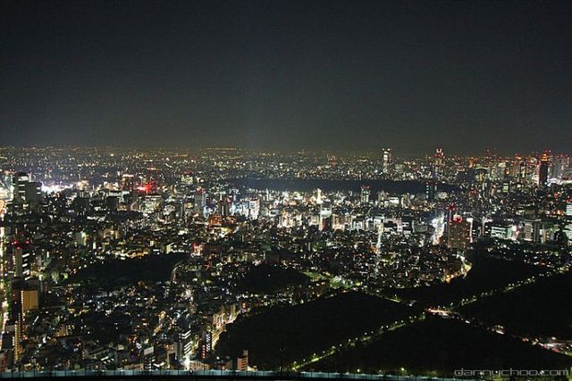 Tokyo by night (23 photos)