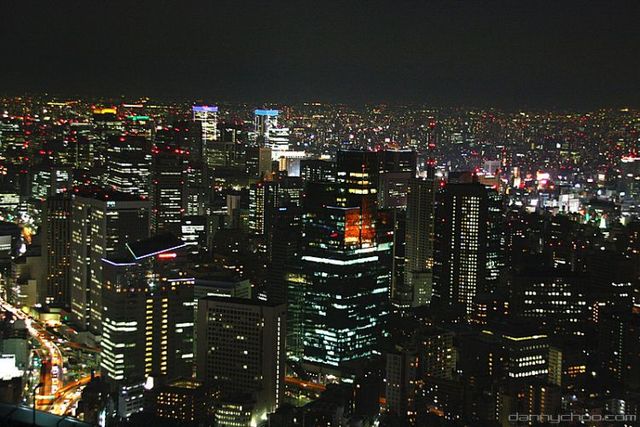 Tokyo by night (23 photos)