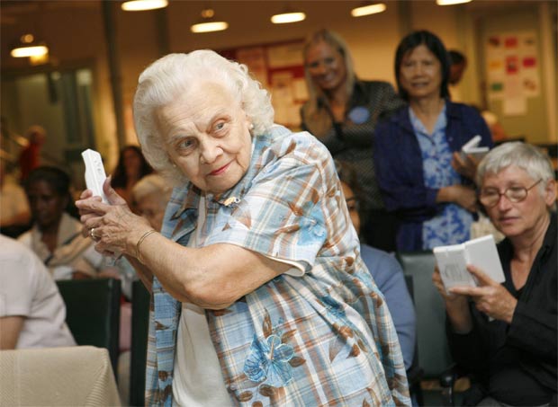 The funniest pictures of old people playing Wii (10 photos)