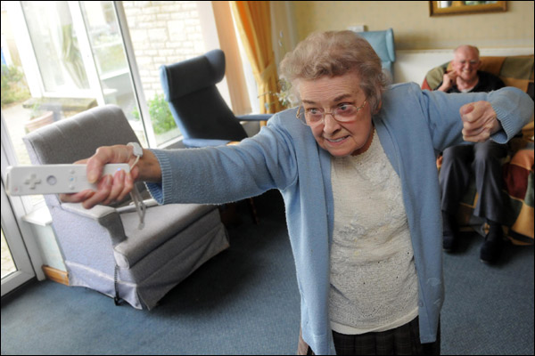 The funniest pictures of old people playing Wii (10 photos)
