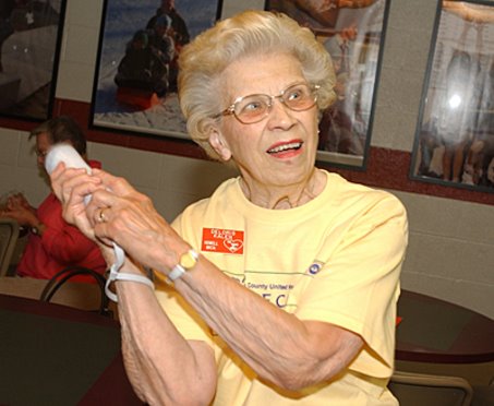 The funniest pictures of old people playing Wii (10 photos)