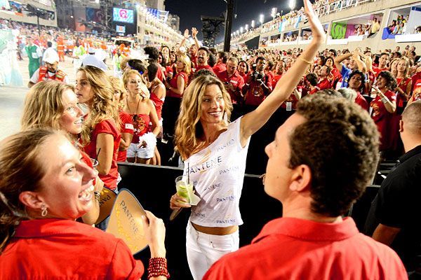 Celebrities at the Carnivals (Rio, New Orleans) (41 photos)
