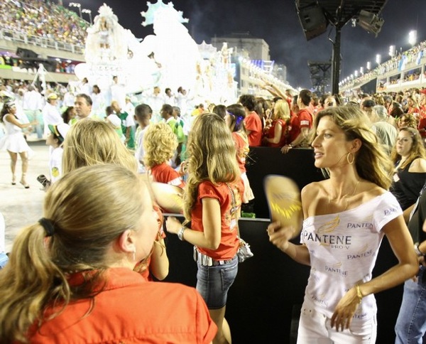 Celebrities at the Carnivals (Rio, New Orleans) (41 photos)
