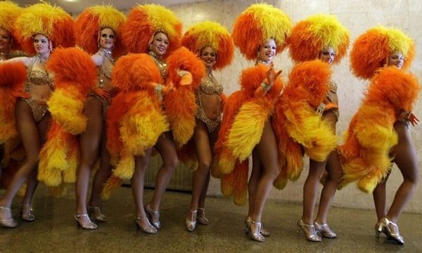 Celebrities at the Carnivals (Rio, New Orleans) (41 photos)