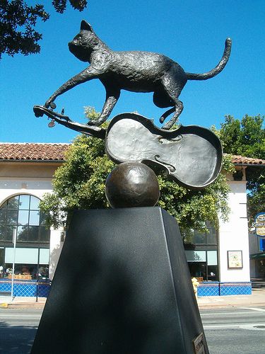 Cats monuments (41 photos)