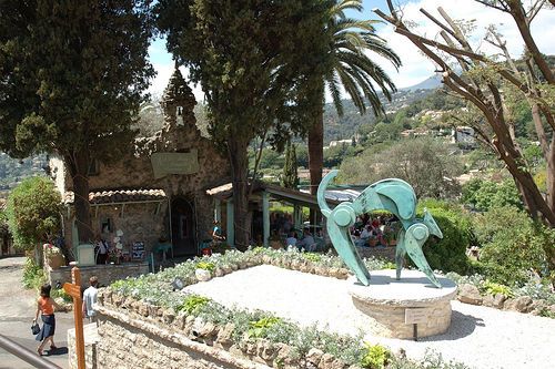 Cats monuments (41 photos)