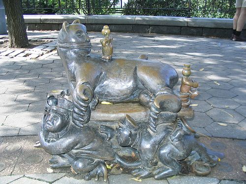 Cats monuments (41 photos)