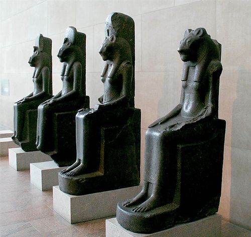 Cats monuments (41 photos)