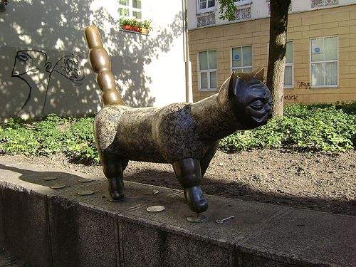 Cats monuments (41 photos)