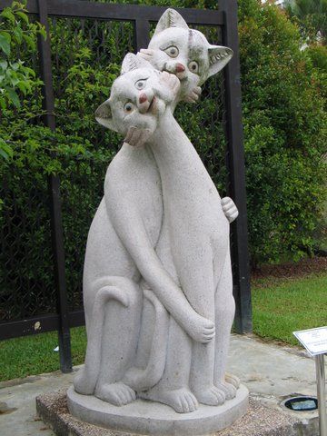 Cats monuments (41 photos)