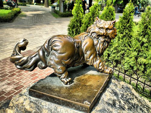 Cats monuments (41 photos)