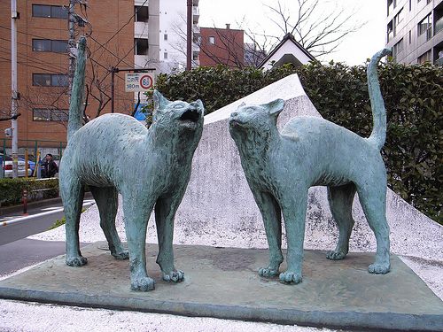 Cats monuments (41 photos)