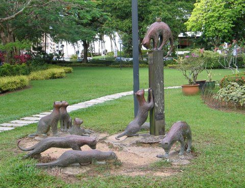 Cats monuments (41 photos)