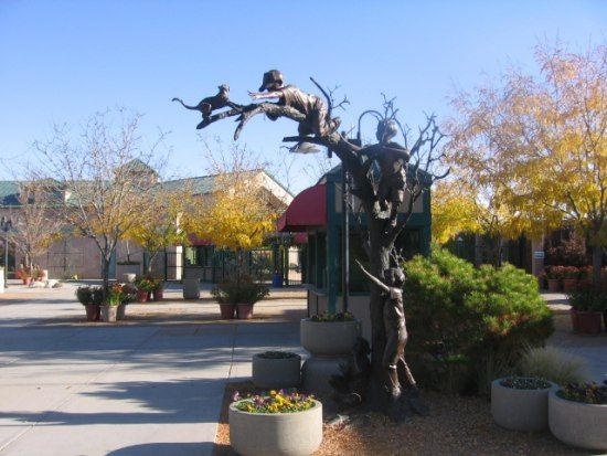 Cats monuments (41 photos)