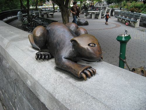 Cats monuments (41 photos)