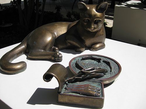 Cats monuments (41 photos)