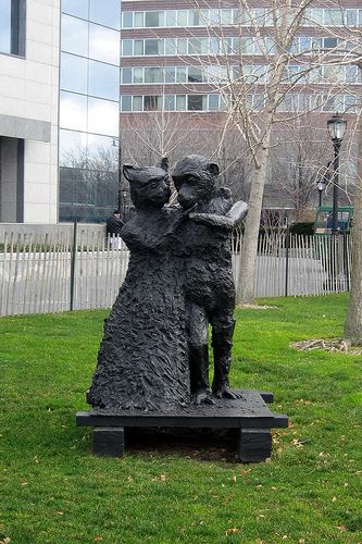 Cats monuments (41 photos)