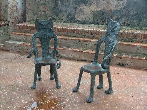 Cats monuments (41 photos)