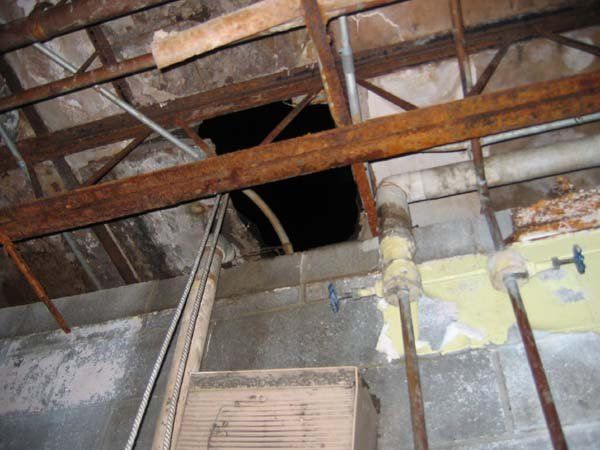 Abandoned school in Richmond (31 photos)