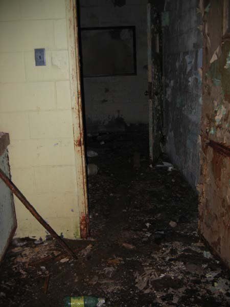 Abandoned school in Richmond (31 photos)