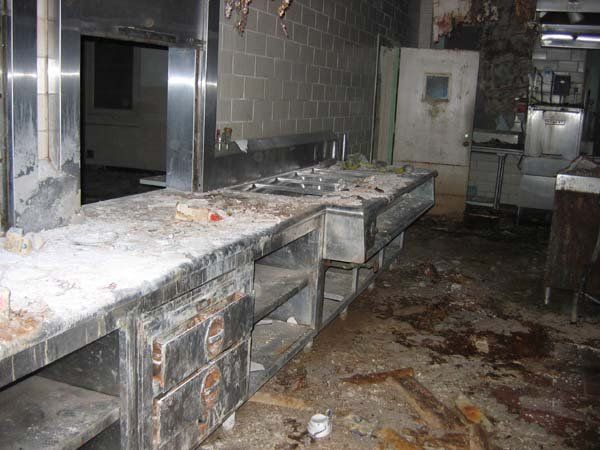 Abandoned school in Richmond (31 photos)