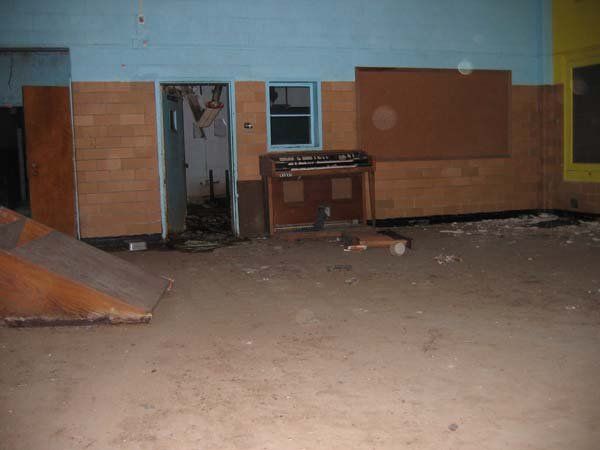 Abandoned school in Richmond (31 photos)