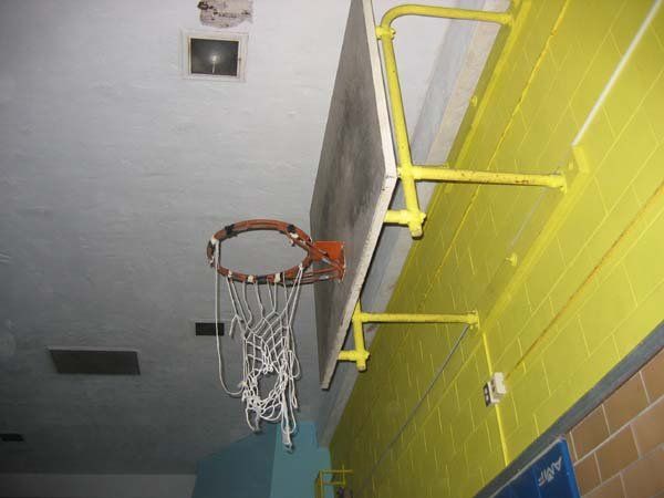 Abandoned school in Richmond (31 photos)