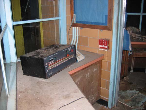 Abandoned school in Richmond (31 photos)
