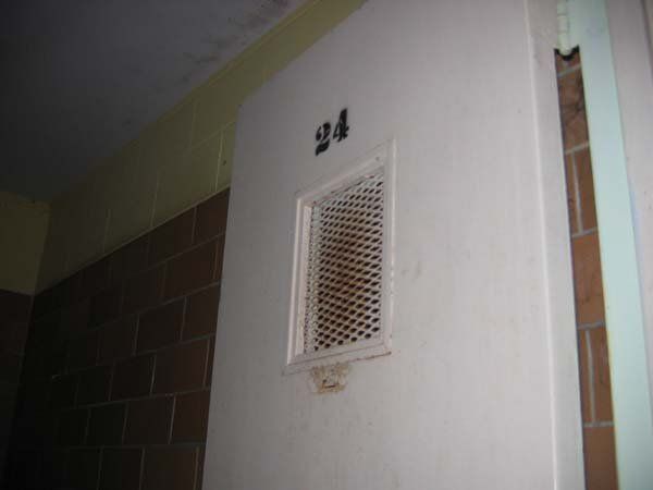 Abandoned school in Richmond (31 photos)