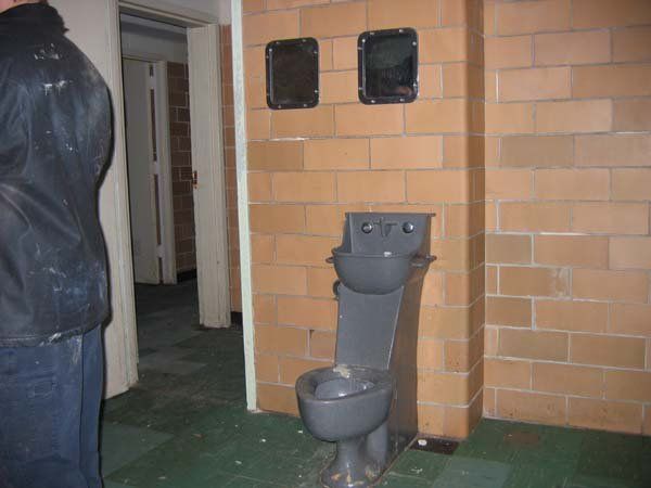 Abandoned school in Richmond (31 photos)