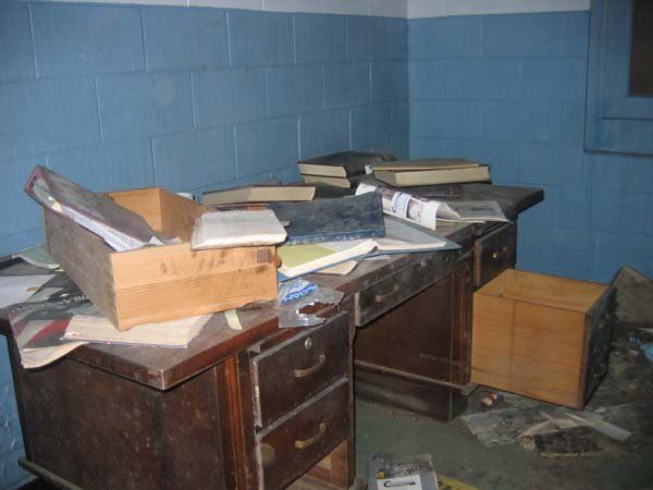 Abandoned school in Richmond (31 photos)