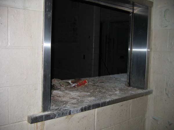 Abandoned school in Richmond (31 photos)