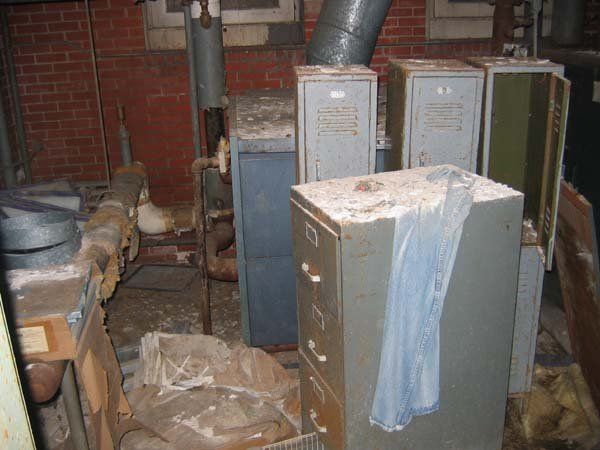Abandoned school in Richmond (31 photos)