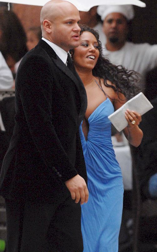 Melanie Brown is in a good shape (4 photos)