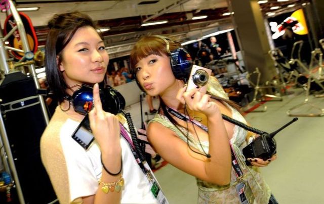 Formula 1 Girls (17 photos)