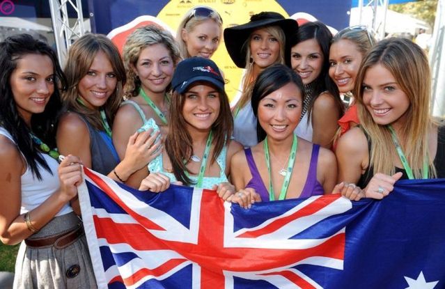 Formula 1 Girls (17 photos)