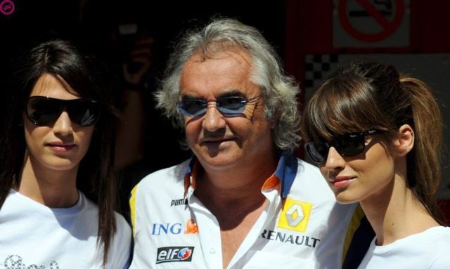 Formula 1 Girls (17 photos)