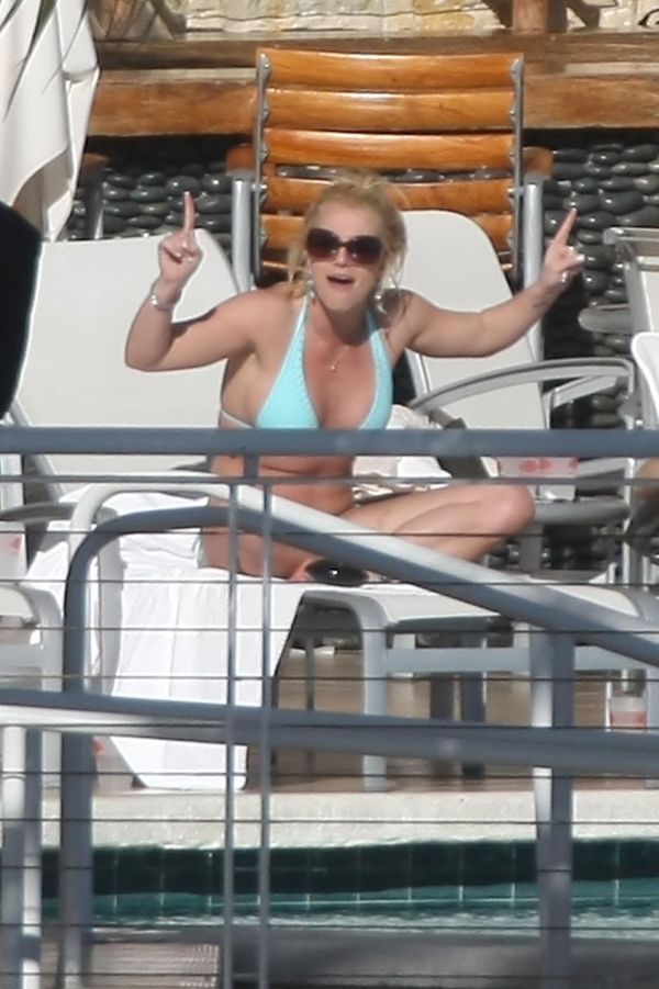 Britney in Bikini  (8 photos)