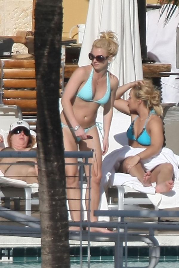 Britney in Bikini  (8 photos)