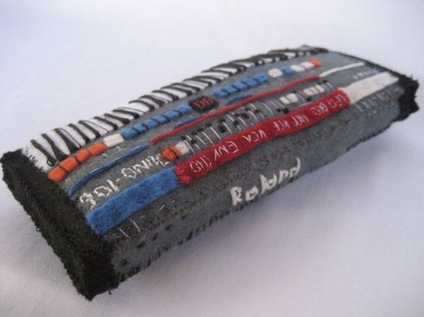 Music instruments cushions (12 photos)