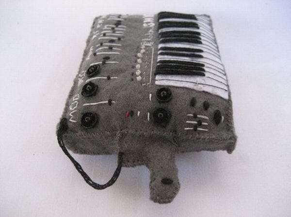 Music instruments cushions (12 photos)