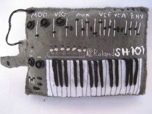 Music instruments cushions (12 photos)