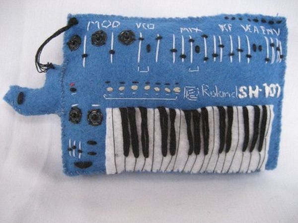 Music instruments cushions (12 photos)